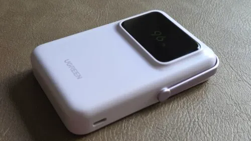 Самый симпатичный пауэрбанк Ugreen сможет несколько раз зарядить iPhone. А еще у него есть две вау-фишки