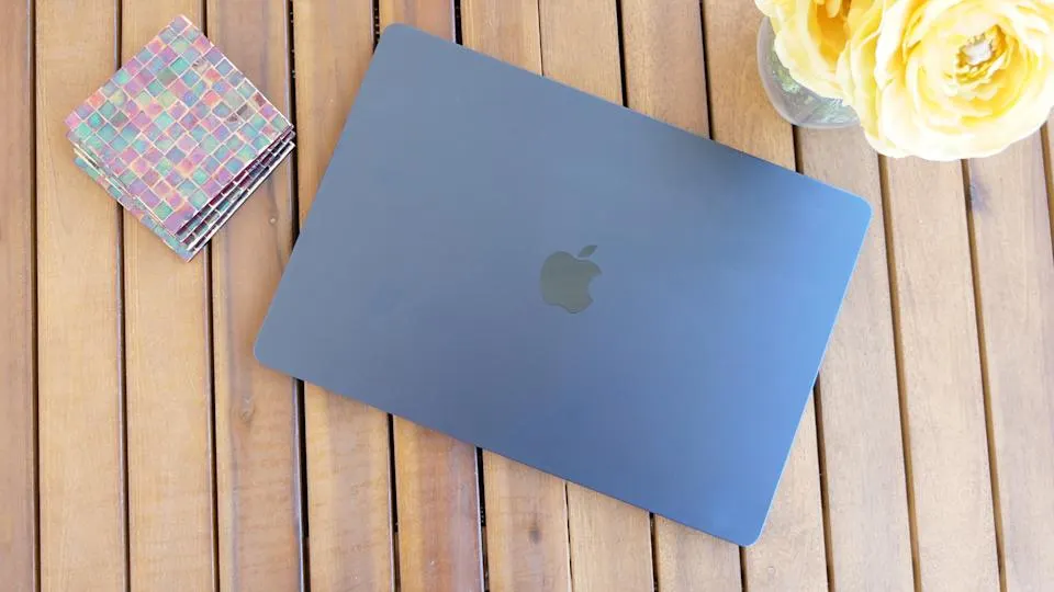 MacBook Air M4 – самый выгодный ноутбук Apple. Мы не советуем экономить