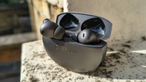 Свежие наушники OnePlus подешевели на Маркете. У них шикарный звук и монструозная автономность 