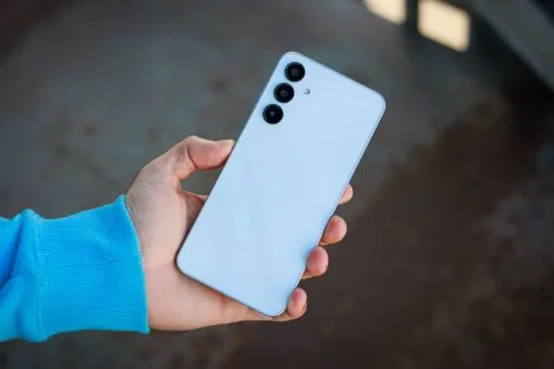 Главный бюджетник Samsung Galaxy обесценился на Маркете. Теперь его можно брать не глядя 