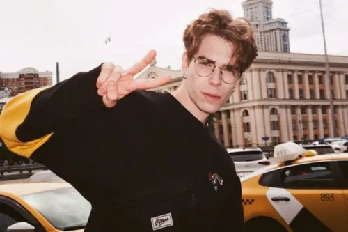 Что случилось с MC Сенечкой? Рэпер прославился 6 лет назад, а теперь клянчит деньги на хостел