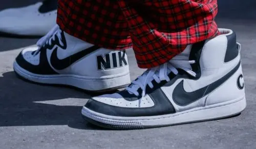 Топовые кроссовки от Nike дешевеют на Яндекс Маркете. Обесценилась и дорогущая коллаборация