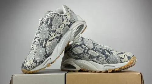 5 недорогих кроссовок, созданных в коллаборации. От анимешных Puma до обуви Дрейка