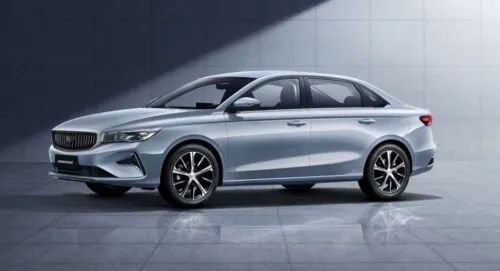 Седан и кроссовер Geely отдают со скидкой. Производитель расстается со старыми моделями