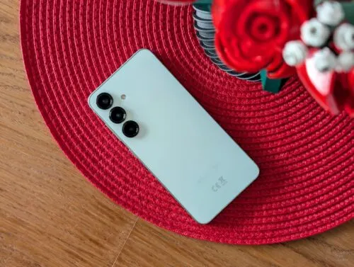 Легендарный компакт Samsung Galaxy рухнул в цене. Хватаем, пока он не подорожал