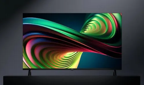 Нашли самый выгодный телевизор для спальни. У него 144-герцовый экран и суперудобная ОС 