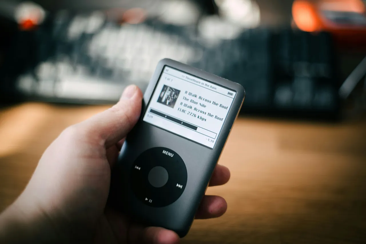 Подростки массово покупают старые MP3-плееры. У тренда есть две причины
