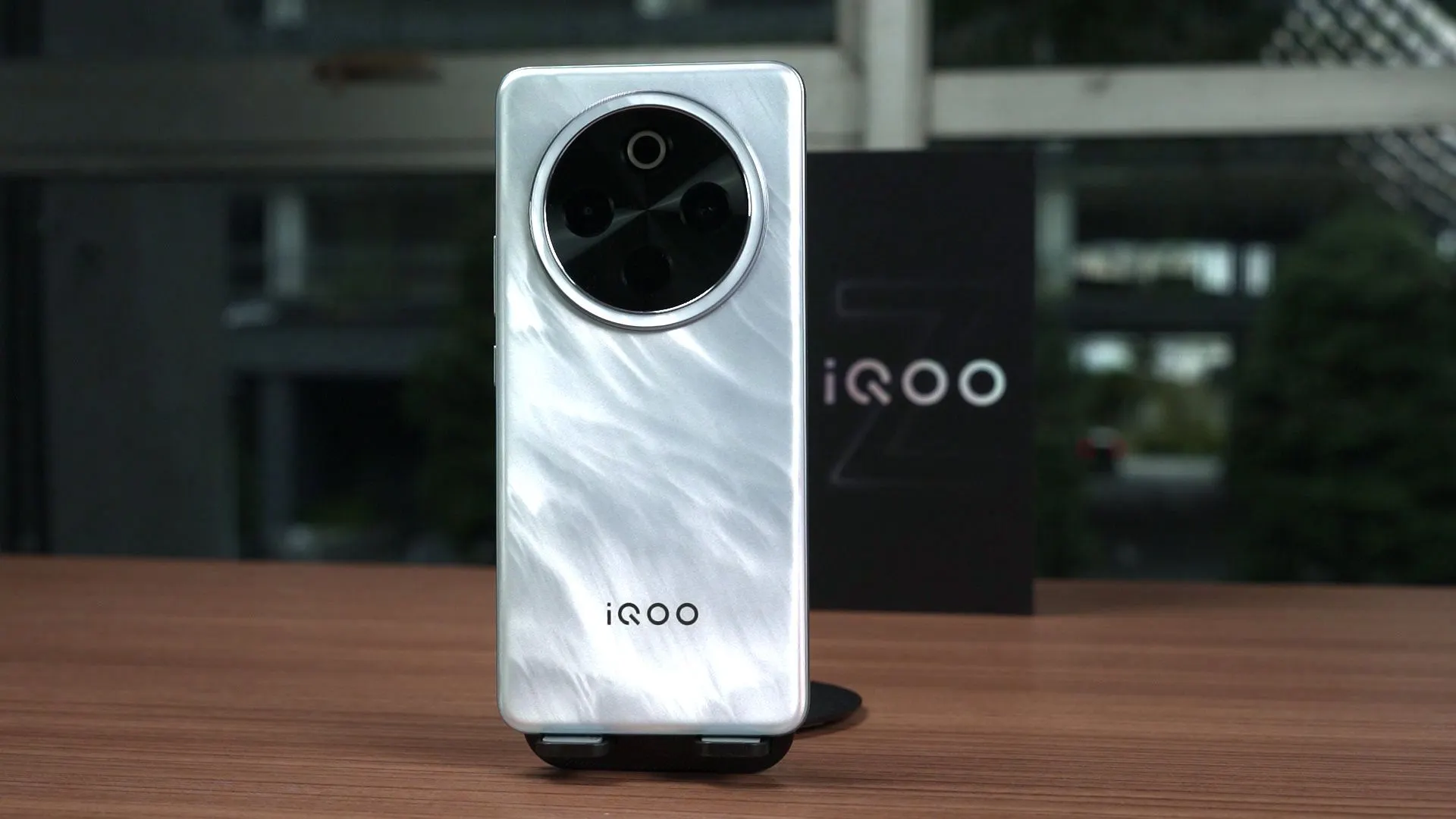 Недооцененный смартфон выносит конкурентов от Xiaomi и Realme. Его сейчас сливают за бесценок 