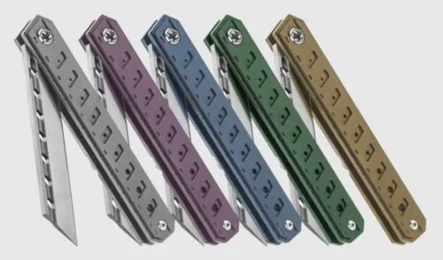 Ютубер создал самый практичный мультитул в мире. С его помощью можно заделать дыру в одежде и разжечь огонь