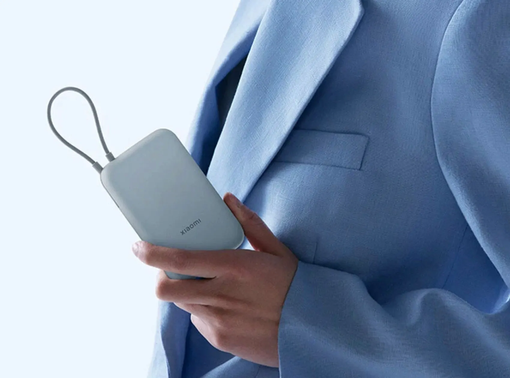 3 самых удобных пауэрбанка Xiaomi. Все поддерживают быструю зарядку и имеют встроенный провод