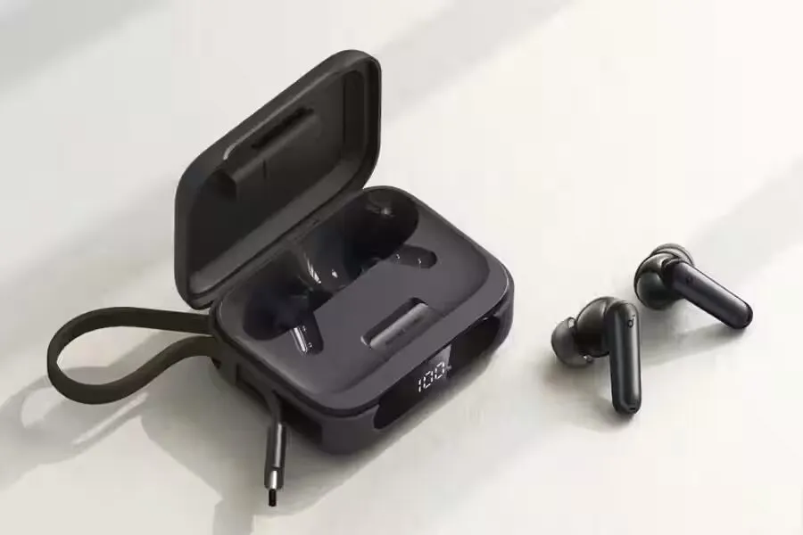 Наушники Soundcore P41i получили кейс-пауэрбанк с выдвижным кабелем. Еще у недорогой гарнитуры мощное шумоподавление