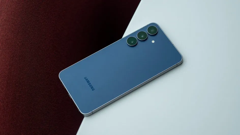 Чем Samsung Galaxy S25 FE отличается от Galaxy S24 FE? Стоит ли обновляться?