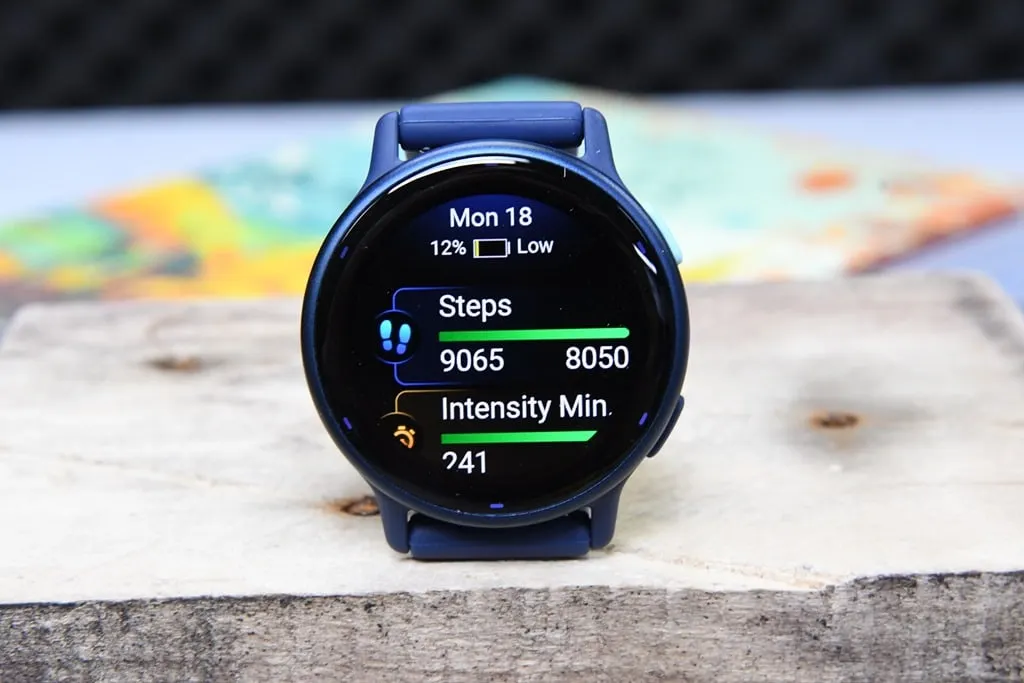 Одна из лучших моделей Garmin подешевела в России. В них больше спортивных функций, чем в Apple Watch