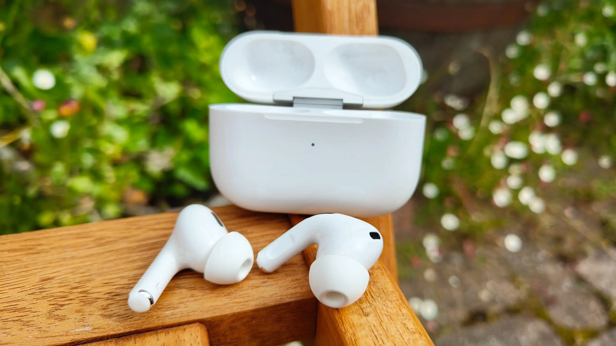 Какие AirPods выгодно покупать осенью 2025 года? Есть только две оптимальные модели