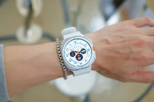 Топовые смарт-часы Samsung рухнули в цене. Теперь их точно стоит брать 