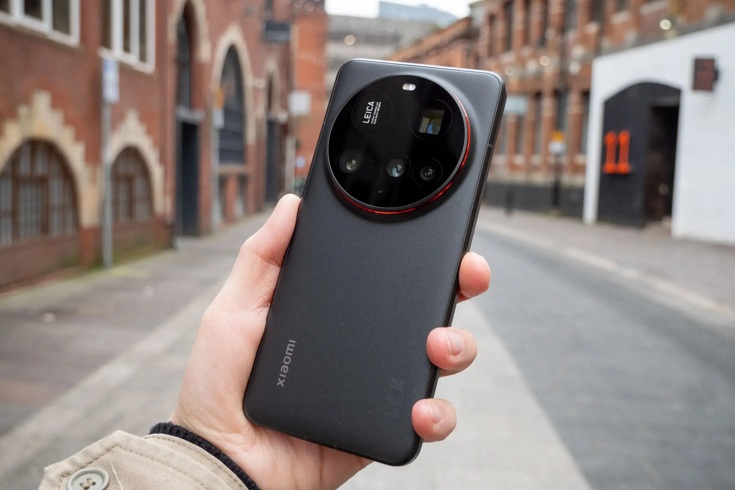 Топовый фотофлагман Xiaomi рухнул в цене. Теперь его можно брать не глядя