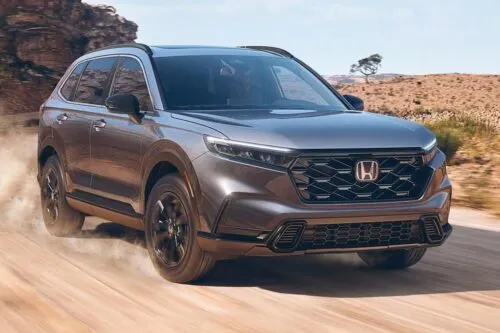 Популярный Honda CR-V подешевел на сотни тысяч рублей. Культовый кроссовер громко вернулся в Россию