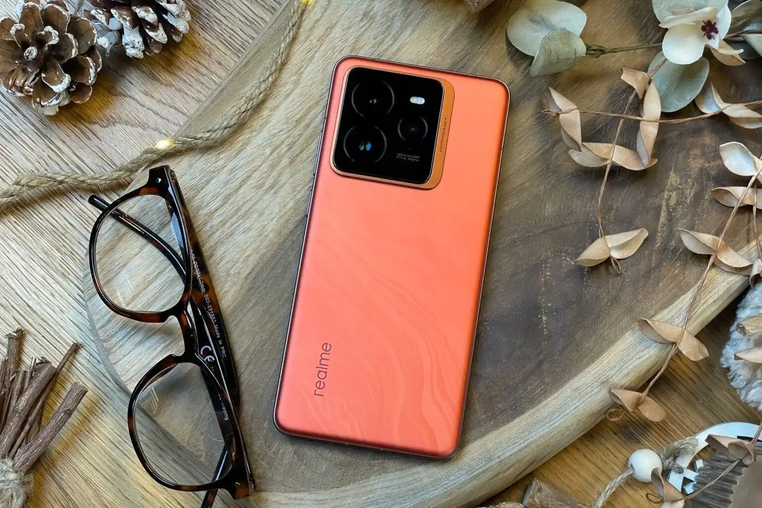 5 лучших смартфонов Realme в 2025 году. От бабушкофона до флагмана