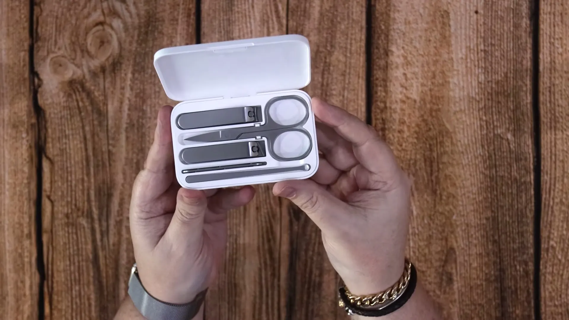 Фирменный маникюрный набор Xiaomi отдают по цене бургера. Там есть всё необходимое