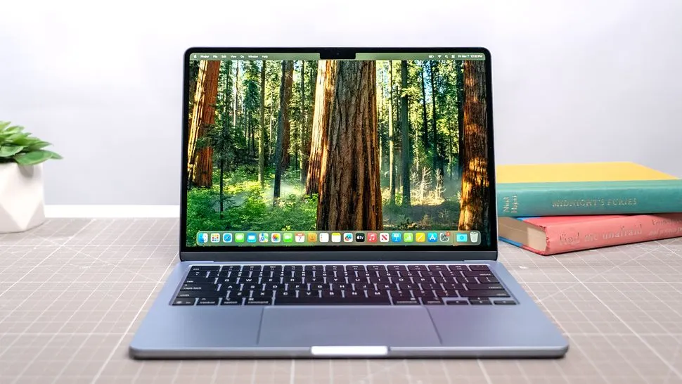 Этот MacBook — лучший ноутбук Apple в 2025 году. Его сейчас отдают по аномально низкой цене 